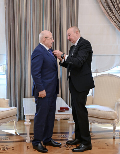 Prezident Qurban Qurbanova