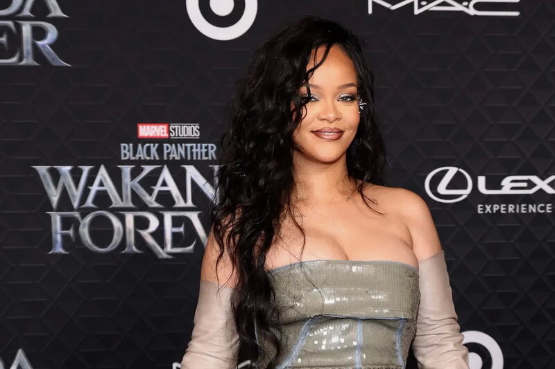 Rihanna altı il sonra musiqiyə qayıtma səbəbini açıqladı - FOTO/VİDEO