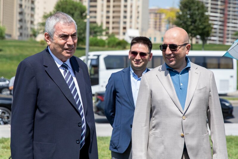Uğur Erdener Bakıda kamandan oxatanlarla görüşüb - FOTOLAR