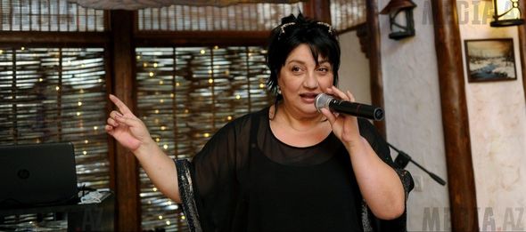 Müğənni Gülarə Ağazadə: "Kişilər söz atır, telefon nömrəmi istəyirlər..." - FOTO