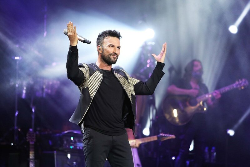 Tarkanın konserti üçün qurulan səhnə çökdü: Yaralanan var - YENİLƏNİB + FOTO/VİDEO