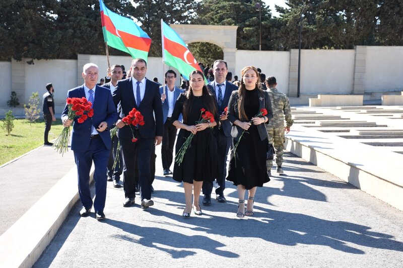 Anım Günü Binəqədi rayonunda Şəhidlər Xiyabanı ziyarət edildi - FOTOLAR