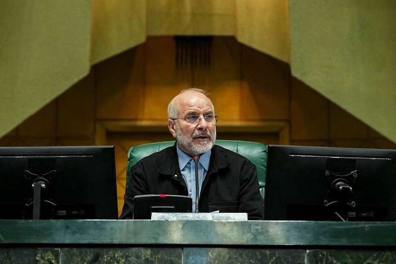 İranda hakimiyyət daxilində müharibə başladı