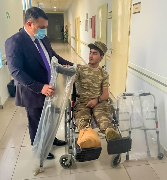 Müalicə olunan qaziyə reabilitasiya vasitələri təqdim edilib