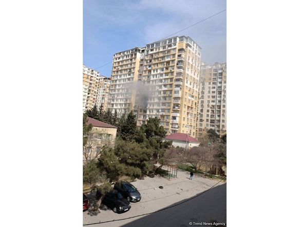 Bakıda yaşayış binası yanır - FOTO
