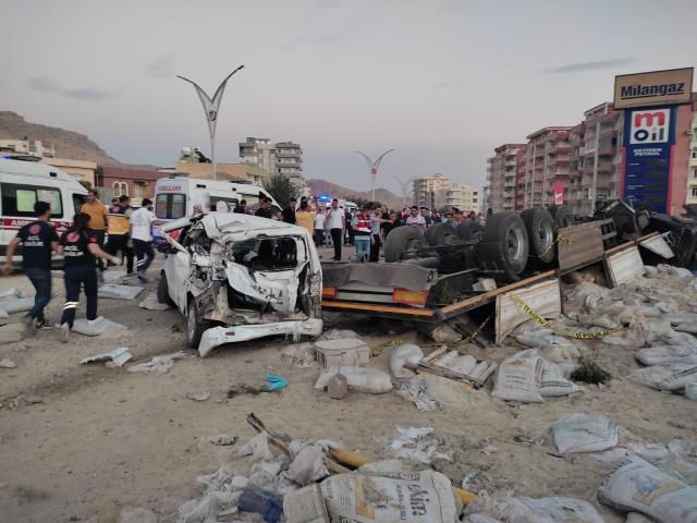 Türkiyədə yol qəzası zamanı 16 nəfər öldü - VİDEO + YENİLƏNİB
