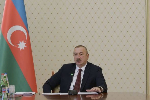 İlham Əliyevin yanında müşavirə keçirilib - FOTO