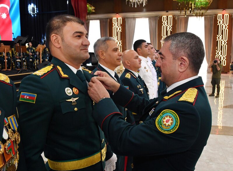Elçin Quliyev yeni generallara ali hərbi rütbələrini təqdim etdi - FOTOLAR