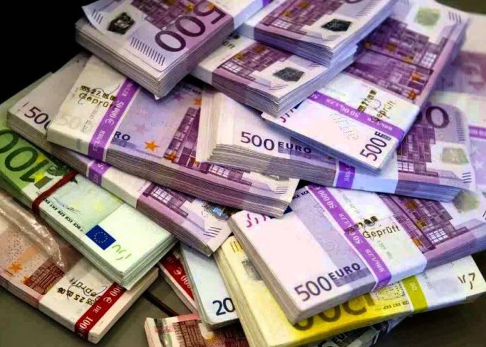 Azərbaycanda bu valyuta BAHALAŞDI