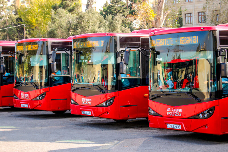 Bakıda iki avtobus toqquşub, xəsarət alanlar var