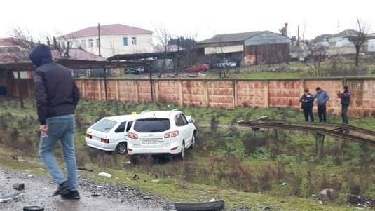 Biləsuvarda yol qəzası oldu, xəsarət alanlar var