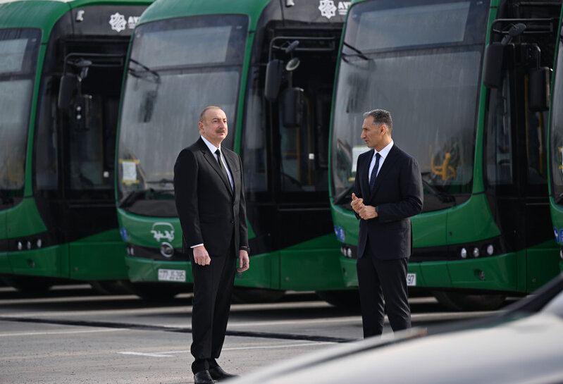 Prezident Zığ Elektrik Avtobus Parkının fəaliyyəti ilə tanış olub - FOTOLAR