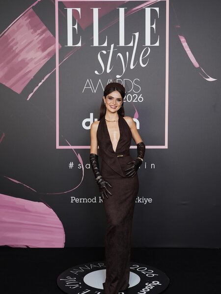 Türkiyəli ulduzlar qırmızı xalıda göz qamaşdırdı - FOTOLAR