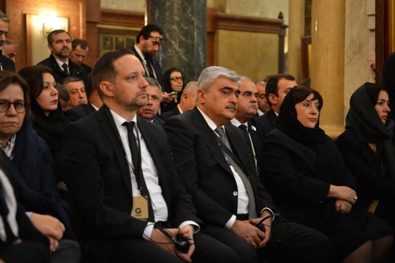 II İlya dəfn olunub, mərasimdə Sahibə Qafarova da iştirak edib - FOTOLAR