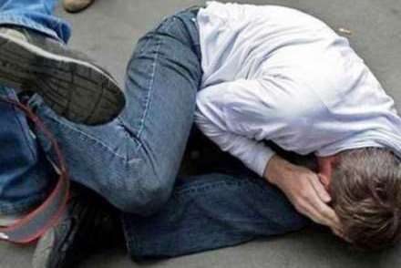 Tanışının ailəsini dağıtmasına görə irad bildirdi, qonşusunu döydü