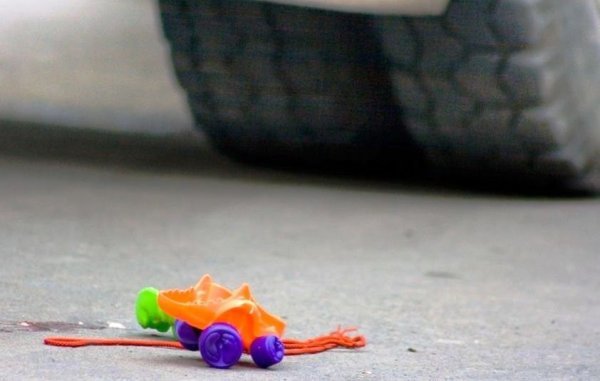 Binəqədi rayonunda avtomobil iki yaşlı uşağı xəstəxanalıq etdi 