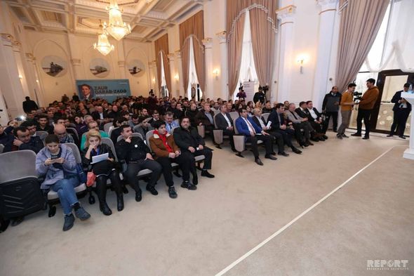 Zaur Darabzadə ilə görüş üçün ayrılan məkana seçicilər sığmadı - FOTO/VİDEO
