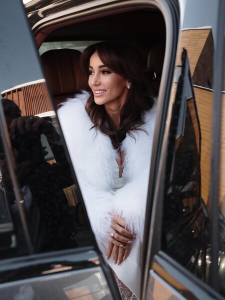 Məşhur teleaparıcı ailə qurdu - FOTOLAR