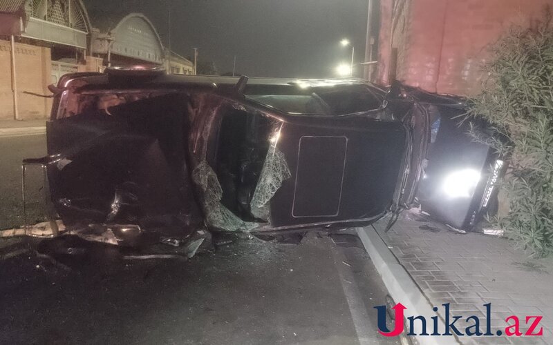 Gəncədə avtomobil aşıb, xəsarət alanlar var