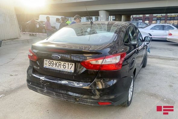 Karantini pozub icazəsiz hərəkətdə olan sürücü qəza törətdi: Betona və başqa maşına çırpıldı - FOTO