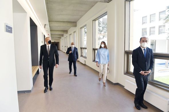 İlham Əliyev və Mehriban Əliyeva UNEC-in yenidən inşa olunan korpusunun açılışında - YENİLƏNİB + FOTO