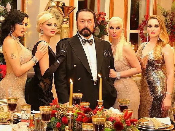 Adnan Oktar Aleyna Tilkini də tələyə salırmış - FOTO