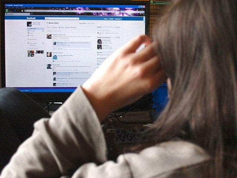 Facebook'da saxta profil açan şəxs azərbaycanlı qadınları şantaj edir - FOTO