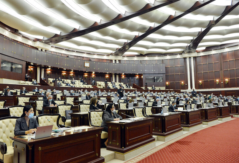 Bu ay hökumət deputatlara hesabat verəcək 