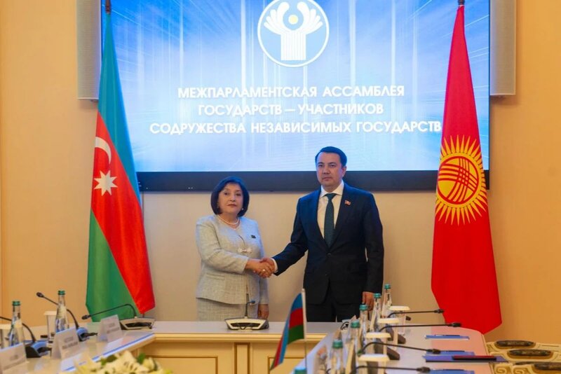 Sahibə Qafarova Rusiyada qırğızıstanlı həmkarı ilə görüşüb