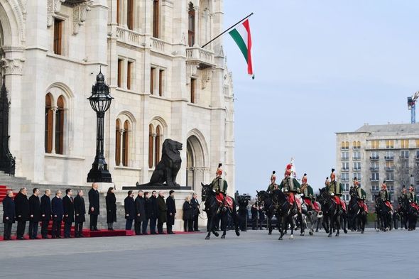 İlham Əliyevin Budapeştdə rəsmi qarşılanma mərasimi oldu - FOTOLAR