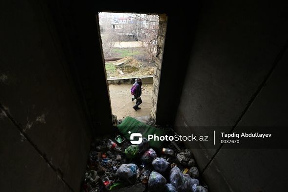 Narkomanların yuvasına çevrilən yarımtikilidən FOTOREPORTAJ