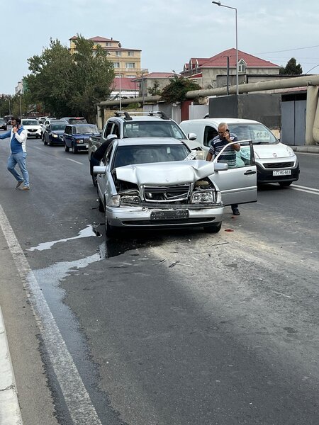 Bakıda zəncirvari qəza baş verdi - FOTO