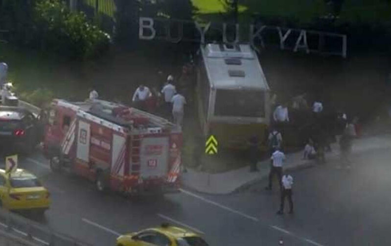 İstanbulda avtobus divara çırpıldı - Ölən və xəsarət alanlar var