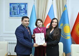 Leyla Əliyeva və Arzu Əliyeva Türk Mədəniyyəti və İrsi Fondunu ziyarət ediblər - FOTOLAR