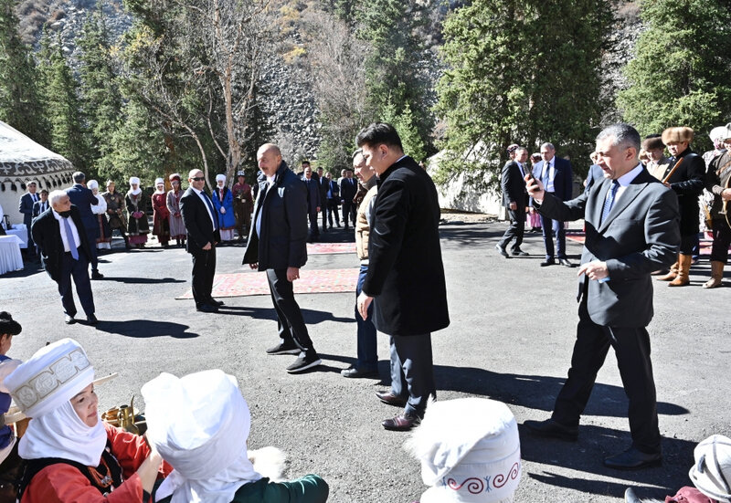 Azərbaycan və Qırğızıstan Prezidentləri Bişkekdə mədəni proqramda iştirak ediblər - FOTO