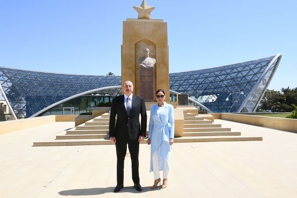 İlham Əliyev və Mehriban Əliyeva Həzi Aslanovun məzarını ziyarət ediblər - YENİLƏNİB + FOTO/VİDEO