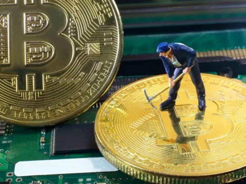 Bitcoin maynerlər mayda 366.4 milyon dollar qazanıb