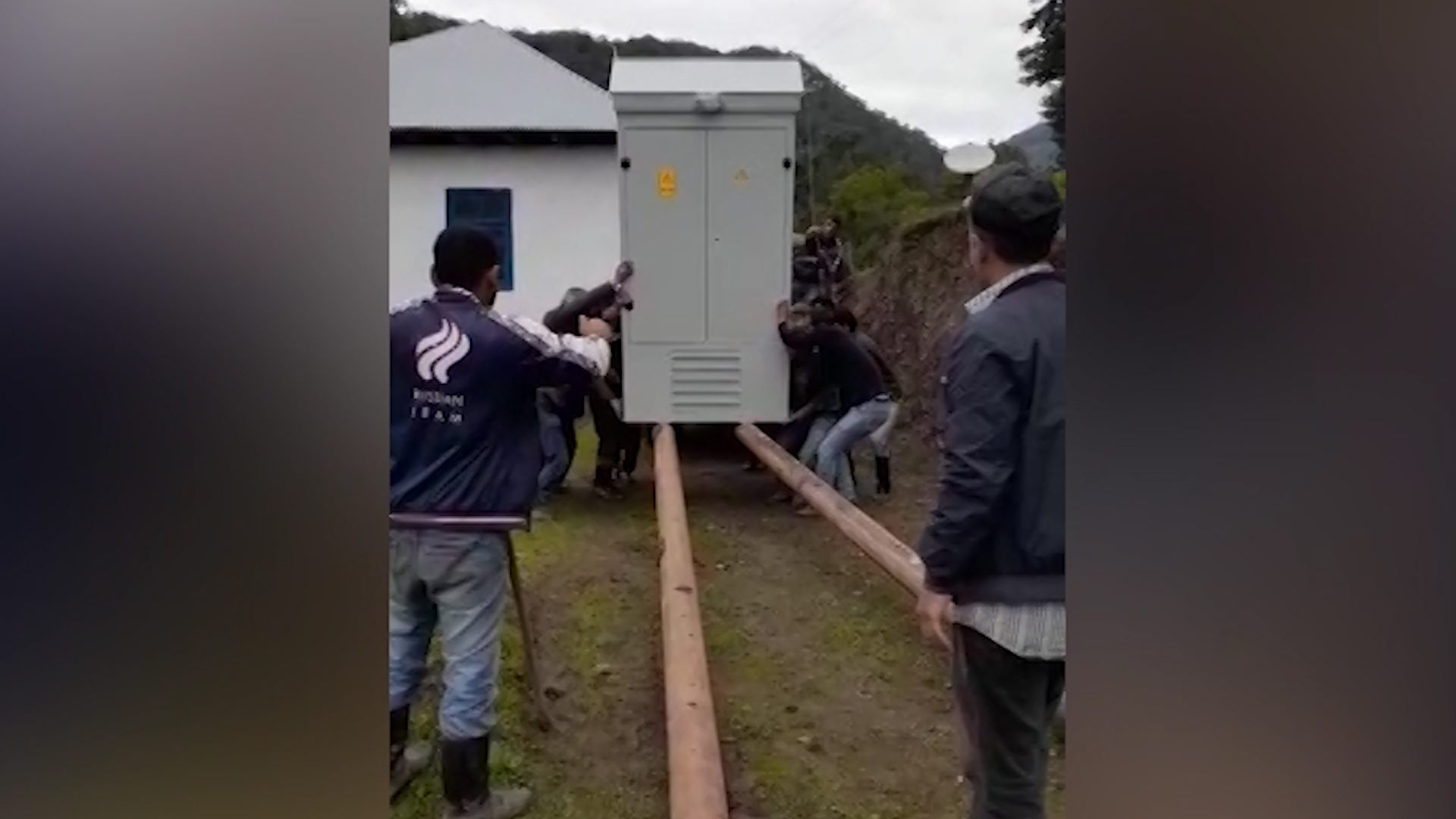 Uzun illər sonra Astarada üç yaşayış məntəqəsinə elektrik enerjisi verildi - VİDEO