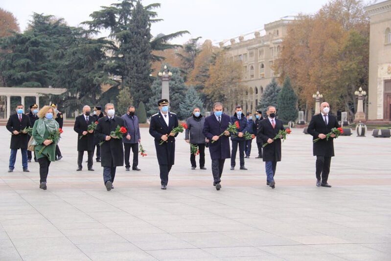 Gəncədə ümummilli lider Heydər Əliyevin xatirəsi yad edilib - FOTO