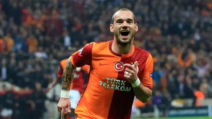 Qalatasaray'ın sabiq oyunçusu 'çirkli pullar'ın yuyulmasında günahlandırılır - FOTO