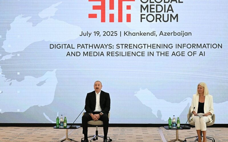 İlham Əliyev Forum iştirakçıları ilə görüşür - Canlı yayım