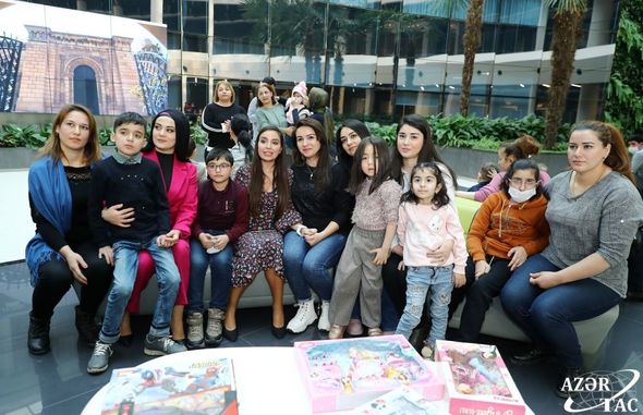 Leyla Əliyeva ixtioz, kəpənək və immundefisit xəstəliyindən əziyyət çəkən uşaqlarla görüşüb - FOTO