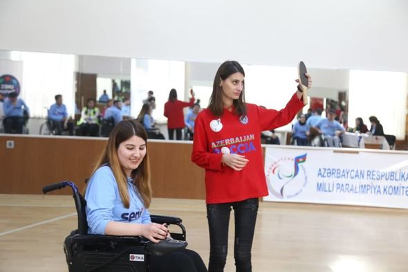 Cəmiyyətin baxışını darmadağın edən cütlük: "Şokolad alıb evlilik təklif etdim" - MÜSAHİBƏ