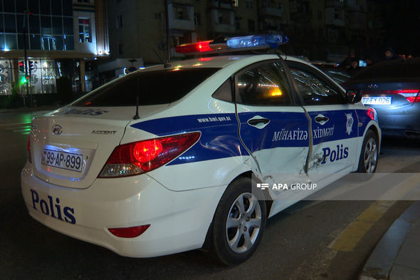 Bakıda polis maşını qəzaya düşdü - FOTO
