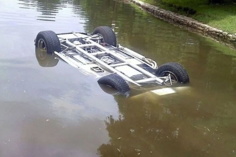 Naxçıvanda avtomobil su kanalına aşıb, bir ailənin dörd üzvü xəsarət alıb