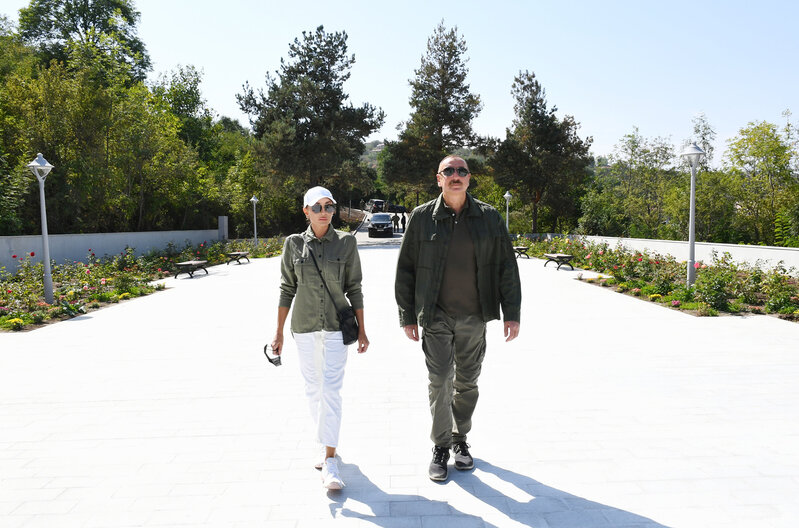 Prezident və xanımı İsa bulağında