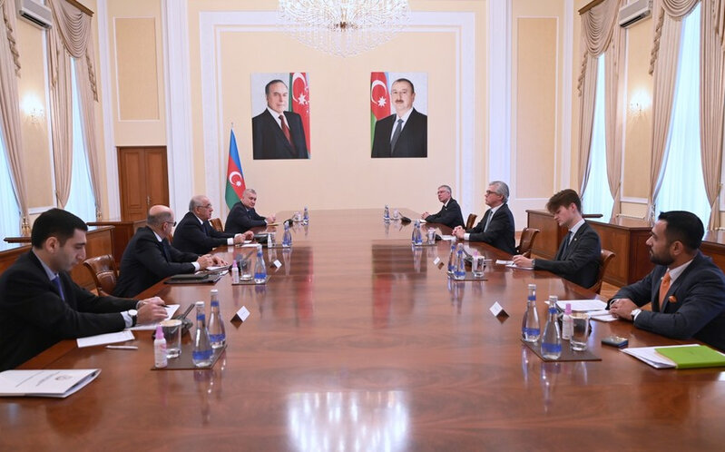 Əli Əsədov Böyük Britaniya dövlət katibinin müavini ilə görüşdü