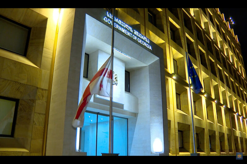 Gürcüstanda dövlət bayrağı endirildi