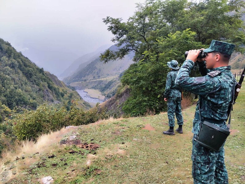 Ermənistanla sərhəddə 19 yeni hərbi hissə, 140 sərhəd-döyüş məntəqəsi yaradılıb