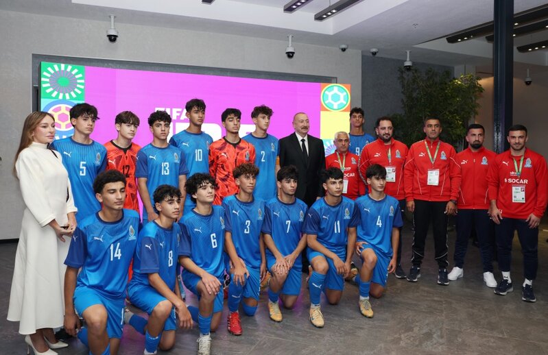 Prezident İlham Əliyev FIFA U-15 dünya çempionatının və festivalının açılış mərasimini izləyib - FOTOLAR